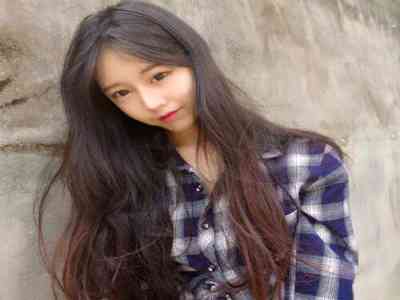 美女脱衣：绝色佳人演绎性感诱惑瞬间