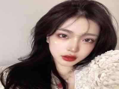 大学校花雨薇婉莹的背景故事：雨薇婉莹：校园风云背后的故事-2