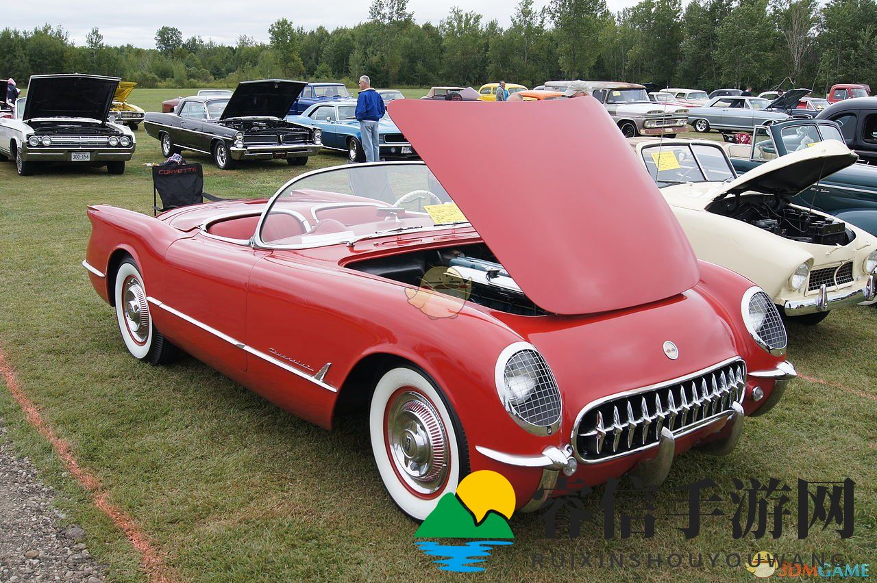 《经典再现：游戏护卫舰与传奇跑车的巅峰对决》