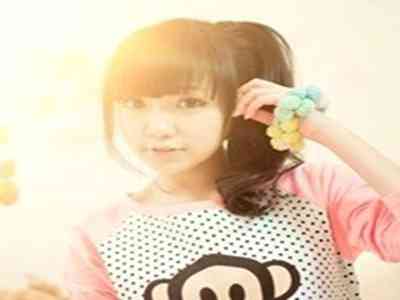 紫色面具女孩：孤儿化身神秘慈善家，揭开她背后的感人故事-1