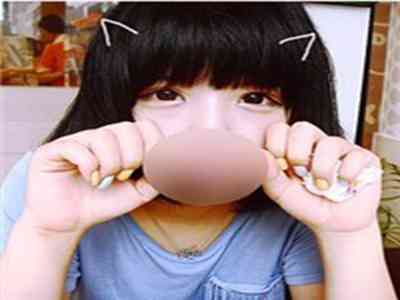 侏儒女特殊大BBwHD：矮小女子罕见巨物展示