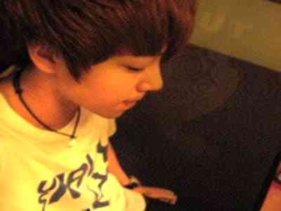 体育生自慰GV射吗网站：网络低俗内容曝光，青少年安全引关注