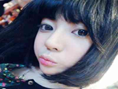 亲嘴打扑克:情侣嬉戏玩牌共度时光-2