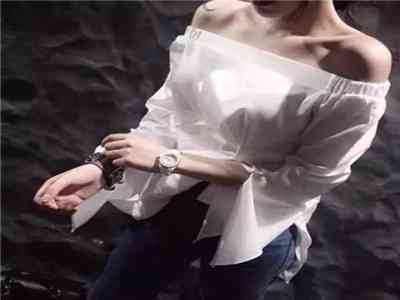 王者荣耀女角色被红绳束手束脚悬吊图片：《手游《王者荣耀》中女性角色被困红绳束缚悬空画面》