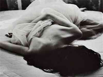 怎样把睾丸压碎而不疼：《末日生存新挑战：极限游戏玩法揭秘》-2