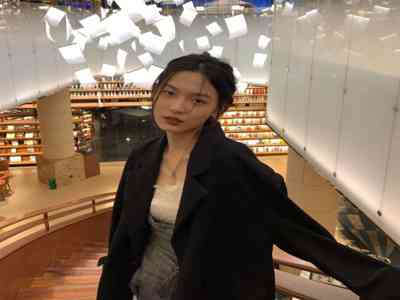 早乙女由依双马尾背粉书包：游戏界新宠亮相：萌妹书包双马尾魅力四溢-1