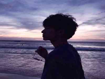 少妇3p：激情夜晚，三人共度浪漫时光